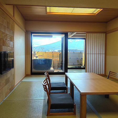 Отель Fujikawaguchiko Onsen Konanso Экстерьер фото A room at the Kyoto International Manga Museum