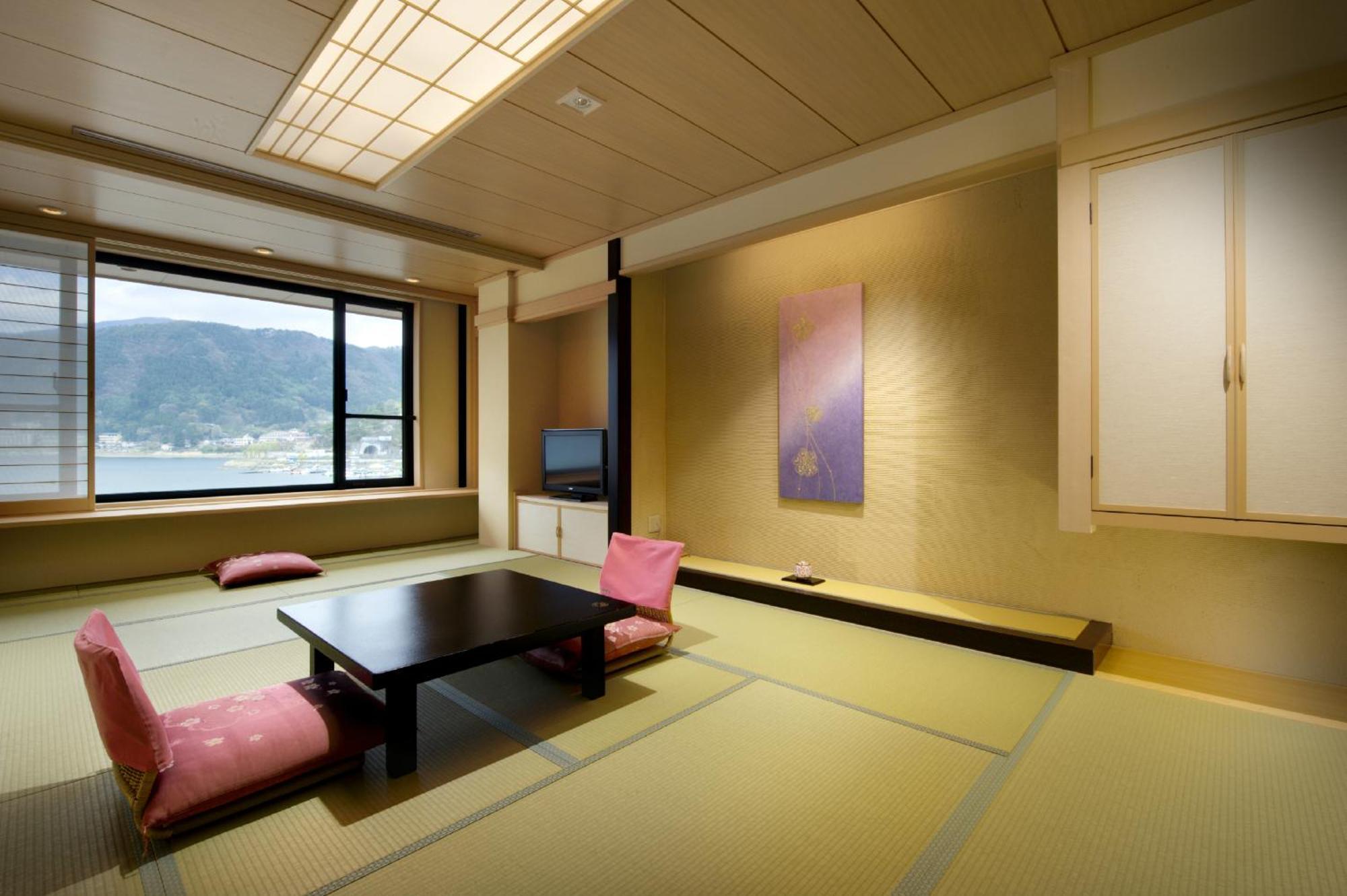 Отель Fujikawaguchiko Onsen Konanso Экстерьер фото A traditional Japanese room