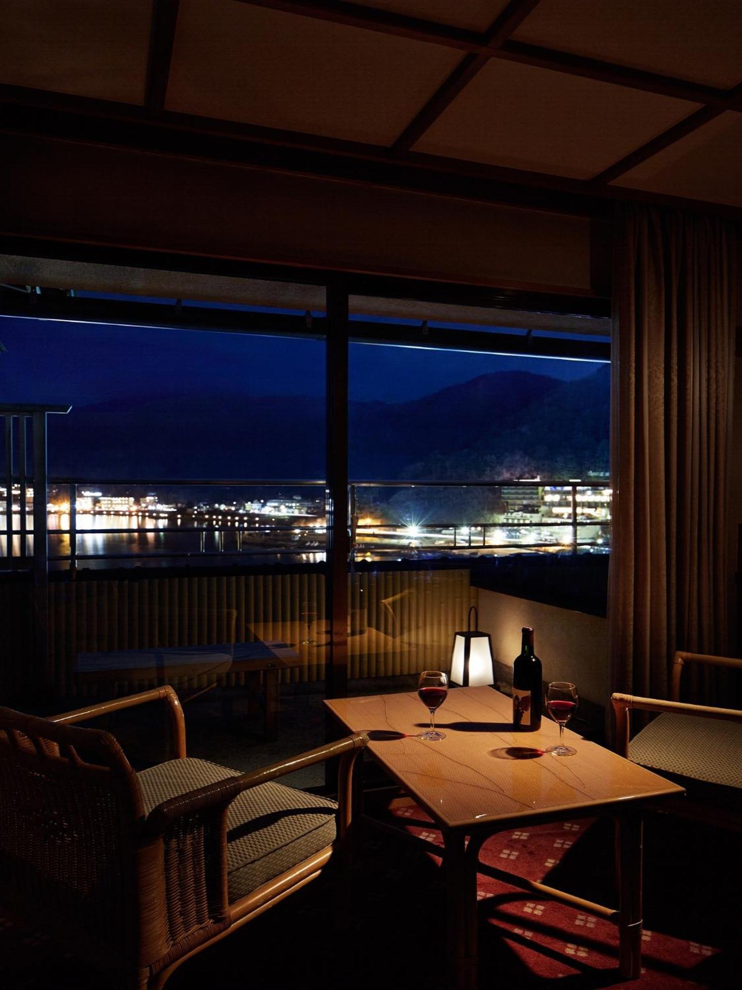 Отель Fujikawaguchiko Onsen Konanso Номер фото View of the town from a hotel