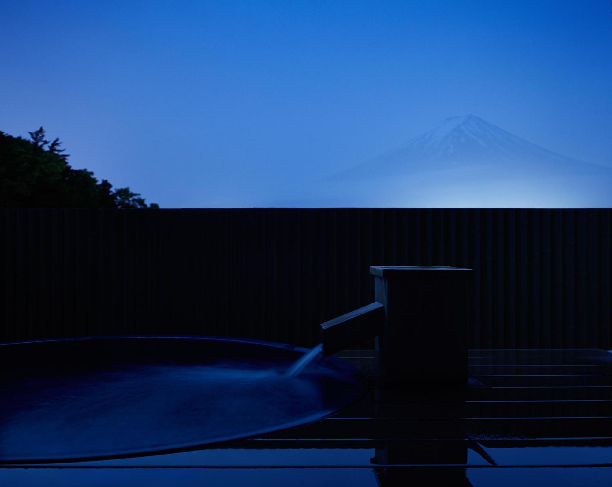 Отель Fujikawaguchiko Onsen Konanso Номер фото Mount Fuji from the hotel