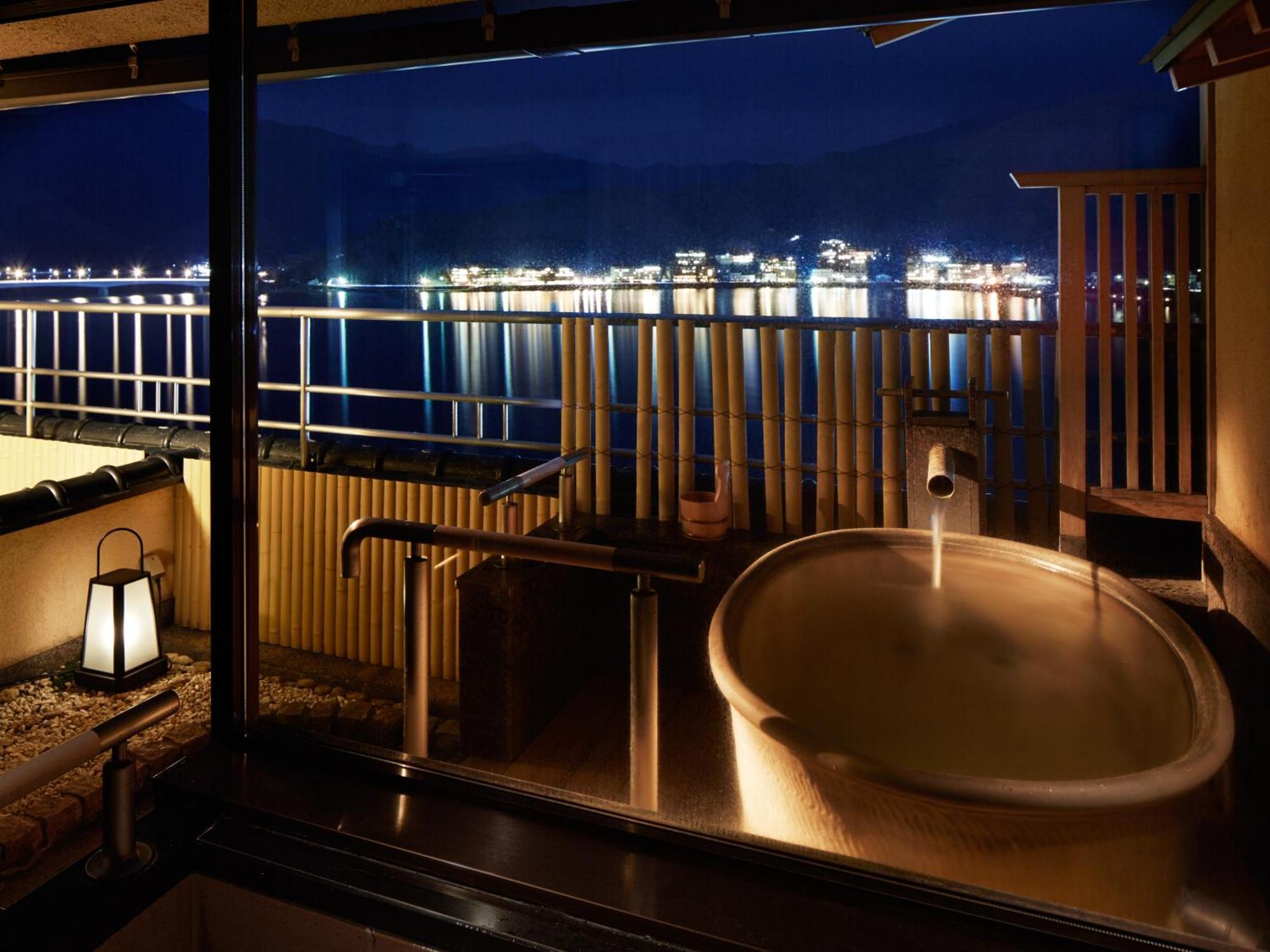 Отель Fujikawaguchiko Onsen Konanso Номер фото A traditional Japanese onsen