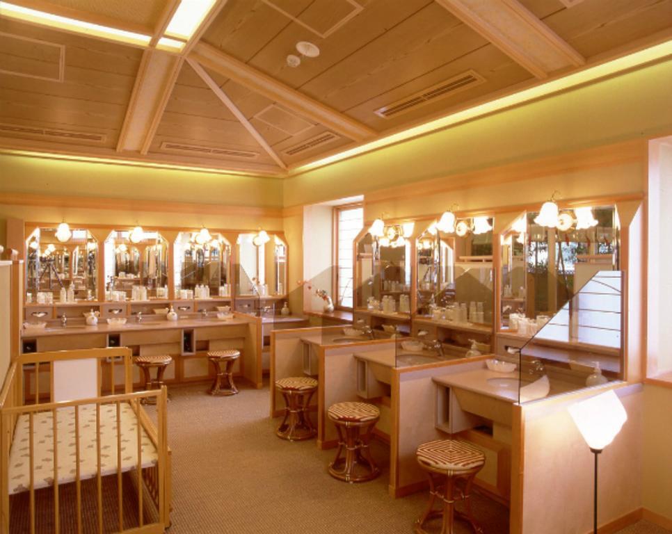 Отель Fujikawaguchiko Onsen Konanso Экстерьер фото A traditional onsen