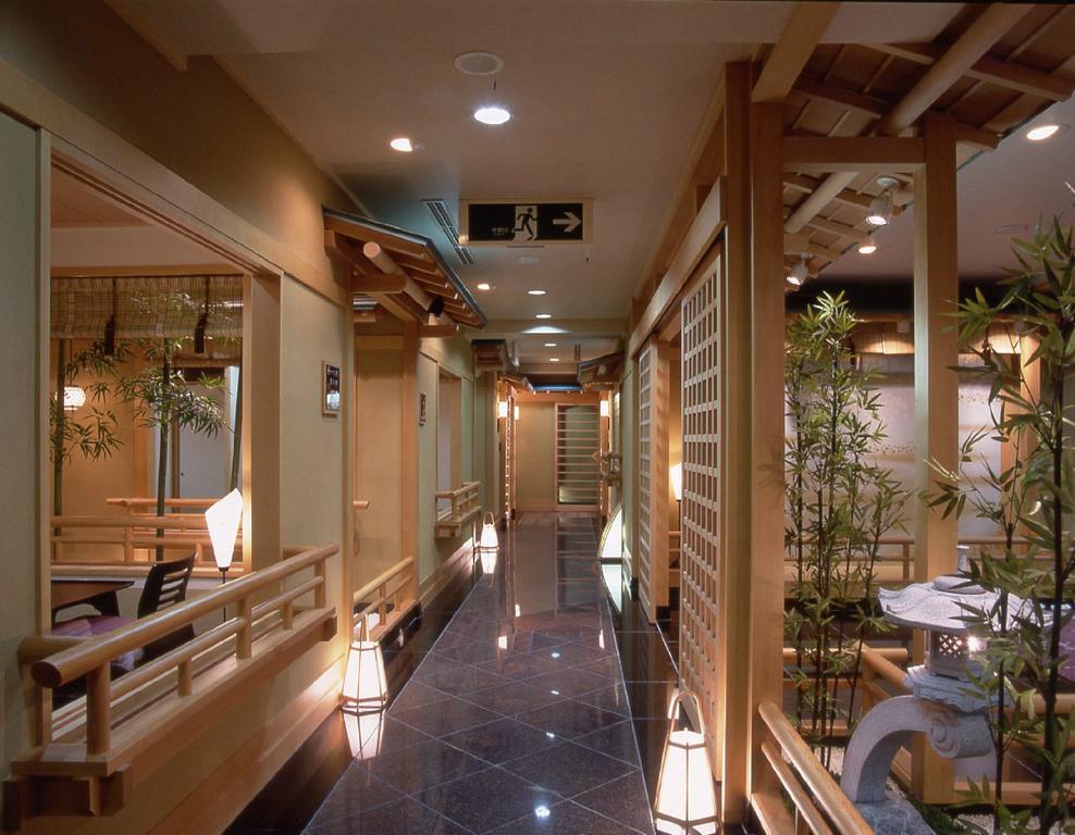 Отель Fujikawaguchiko Onsen Konanso Экстерьер фото A corridor in a ryokan