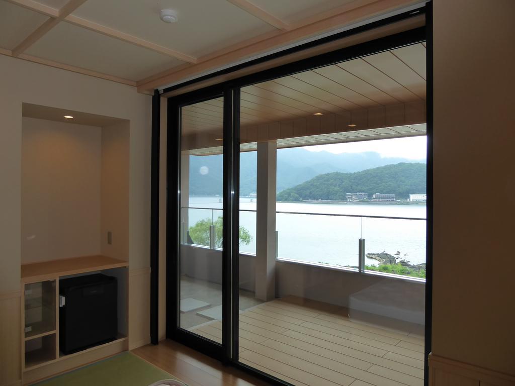 Отель Fujikawaguchiko Onsen Konanso Экстерьер фото A sliding door