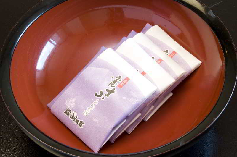 Отель Fujikawaguchiko Onsen Konanso Экстерьер фото Yatsuhashi