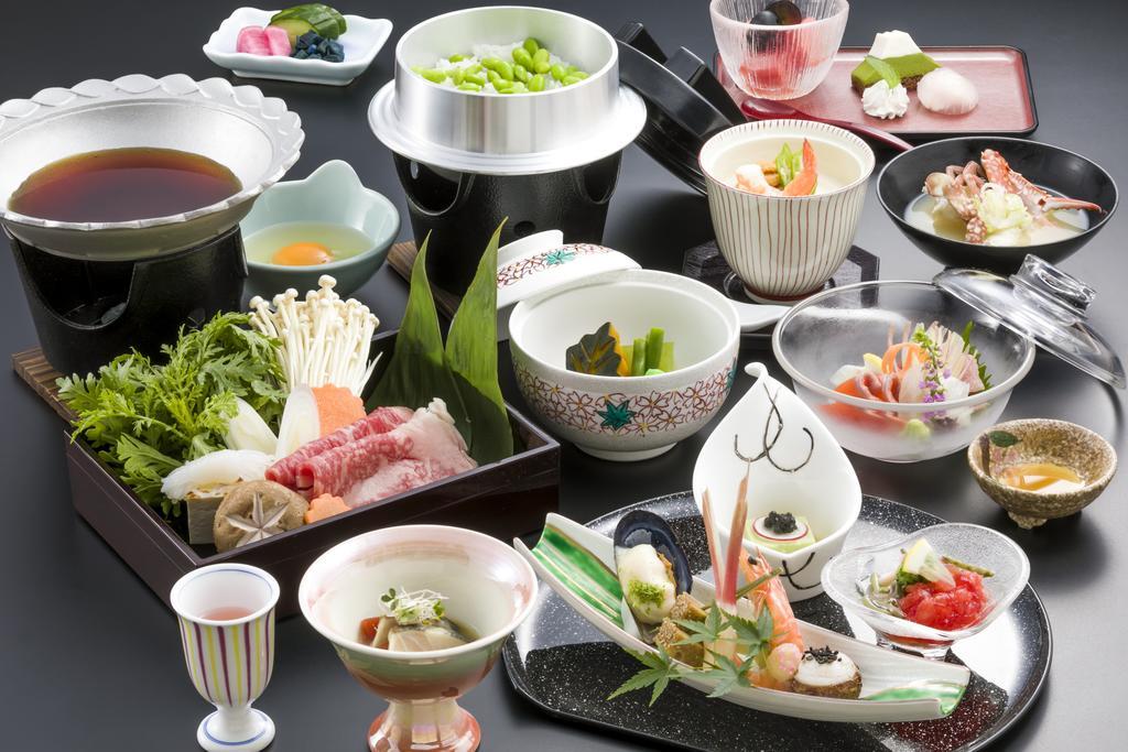 Отель Fujikawaguchiko Onsen Konanso Экстерьер фото A selection of Japanese cuisine