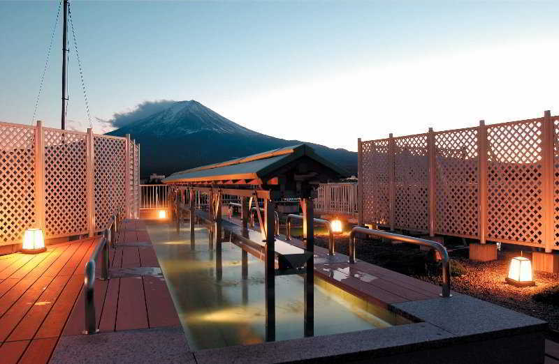 Отель Fujikawaguchiko Onsen Konanso Экстерьер фото A view of Mount Fuji from the hotel