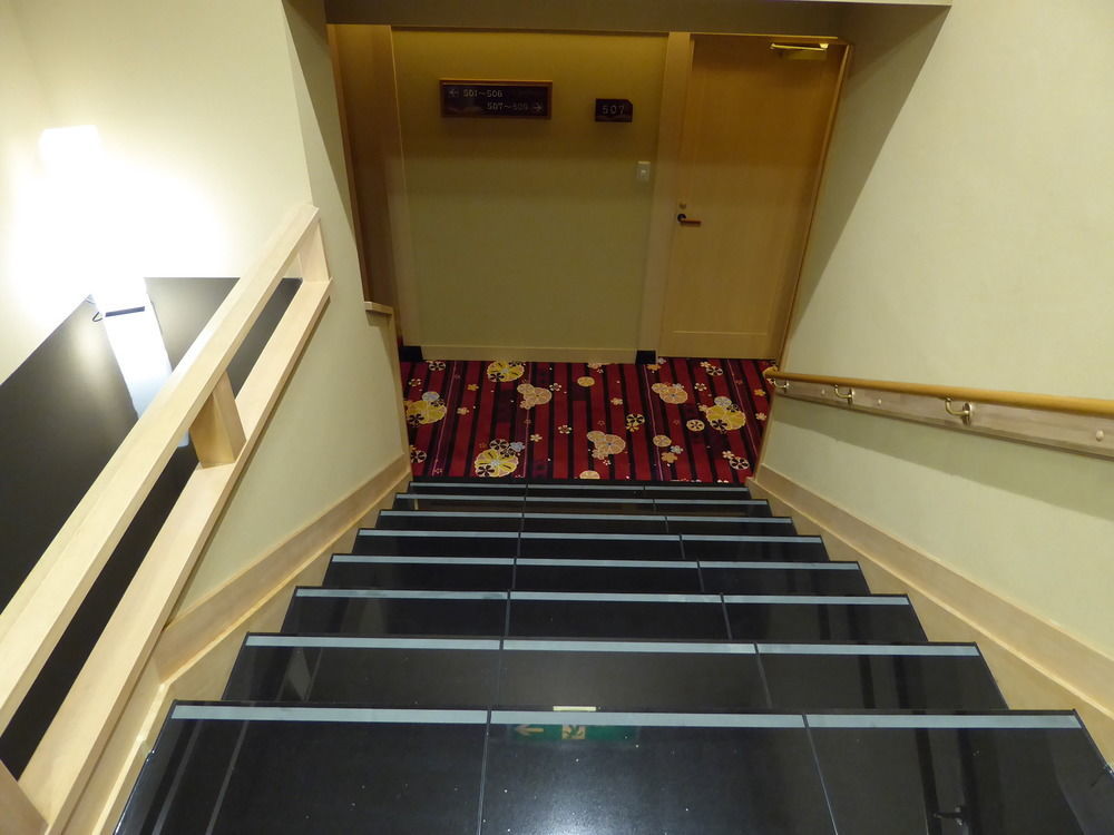 Отель Fujikawaguchiko Onsen Konanso Экстерьер фото Stairs in the hotel