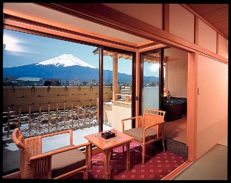 Отель Fujikawaguchiko Onsen Konanso Экстерьер фото A room at the hotel