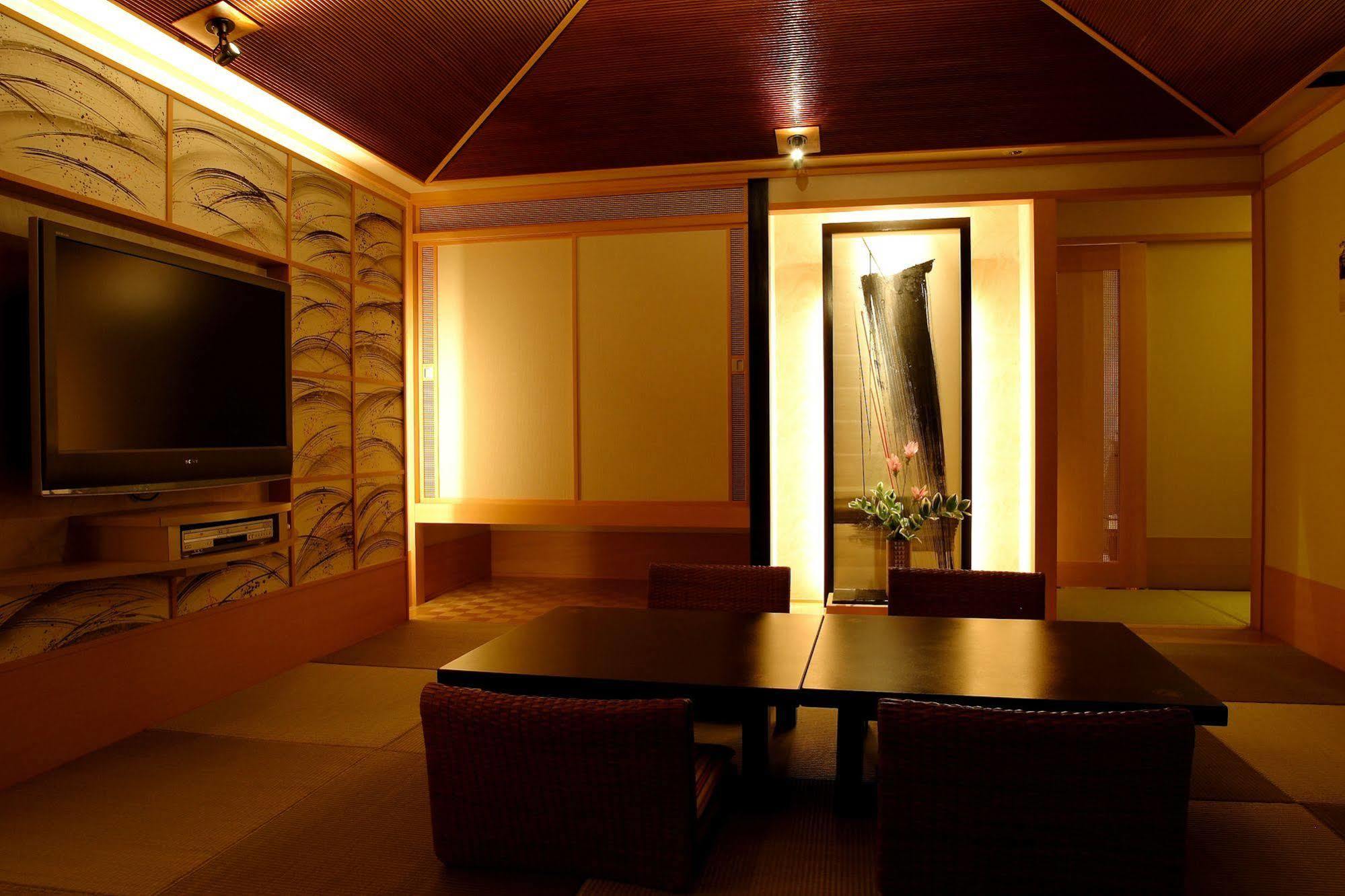 Отель Fujikawaguchiko Onsen Konanso Экстерьер фото A room at the hotel